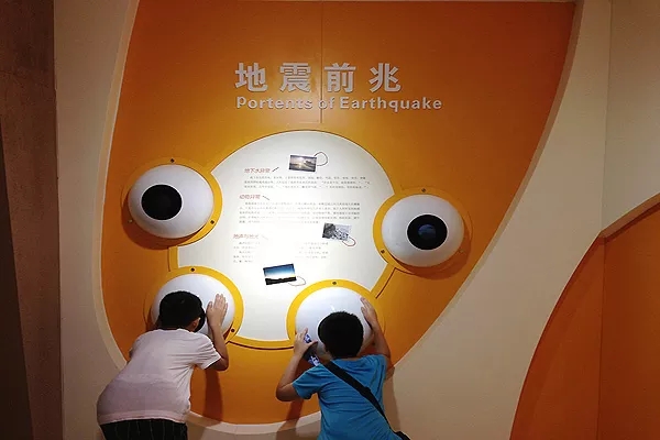 vr�����w���