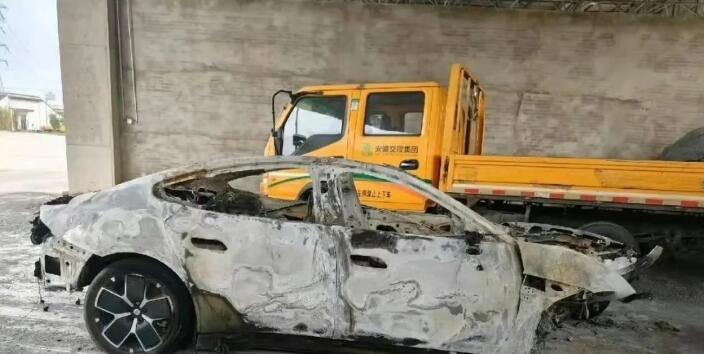 電車起火如何自救